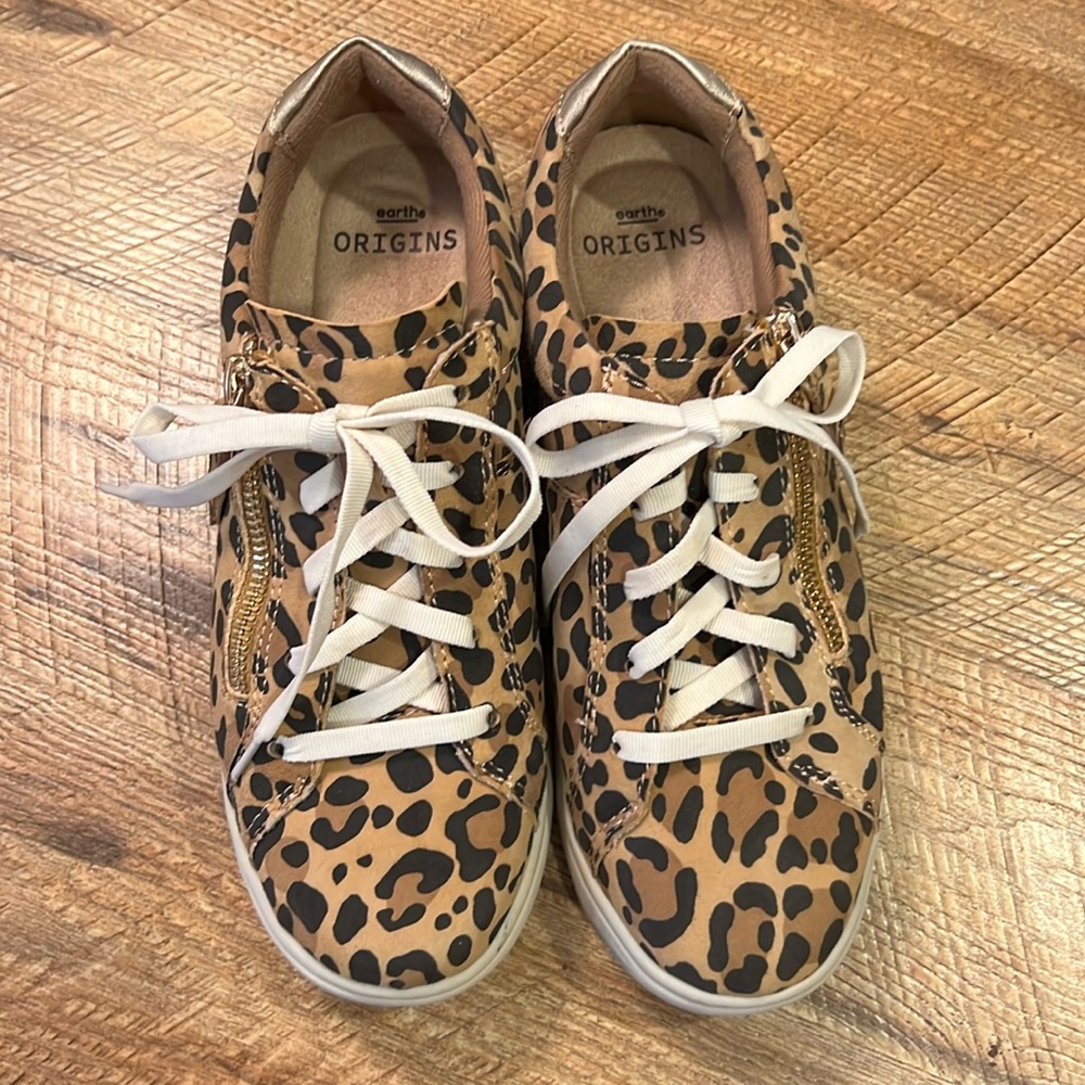 Earth Origins leopard print sneakers size 6 1/2